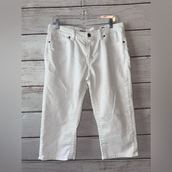 Denim - VGS White Embellished Capri Jeans - Size 10
Summer Career Beach Office Casual